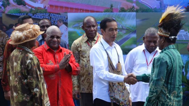 Presiden Jokowi saat berkunjung ke Papua (sumber : Google)