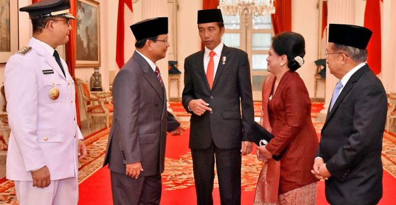 Presiden Joko Widodo saat menghadiri pelantikan Anies Baswedan sebagai Gubernur DKI Jakarta (Gambar : Okezone)