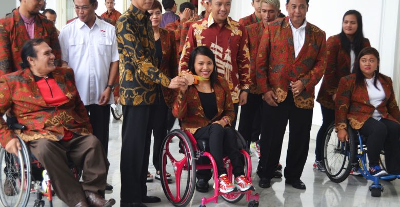 Presiden Jokowi dan penyandang disabilitas (sumber Google)